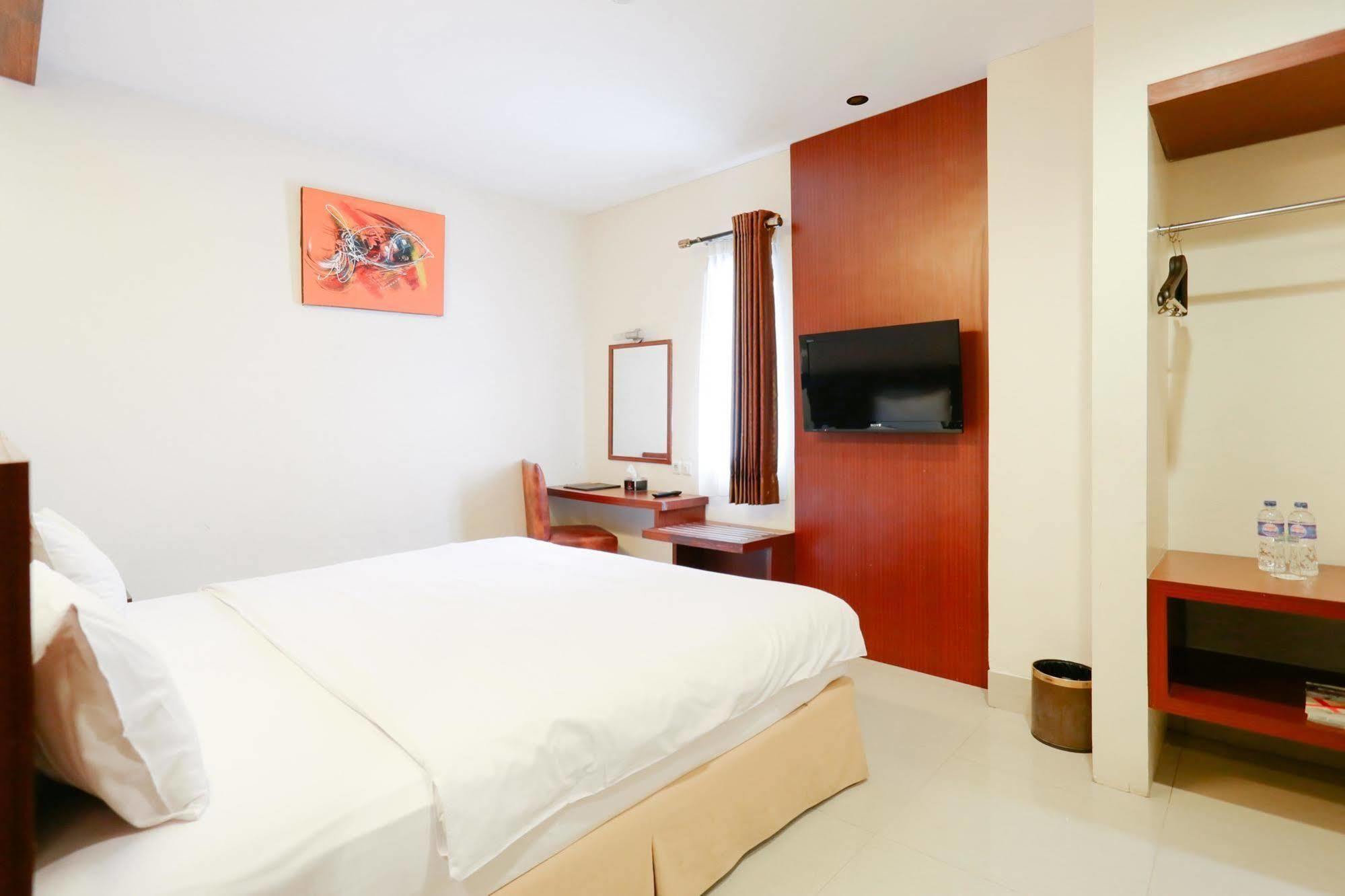 Collection O 1279 Hotel Grand Celino Makassar Dış mekan fotoğraf